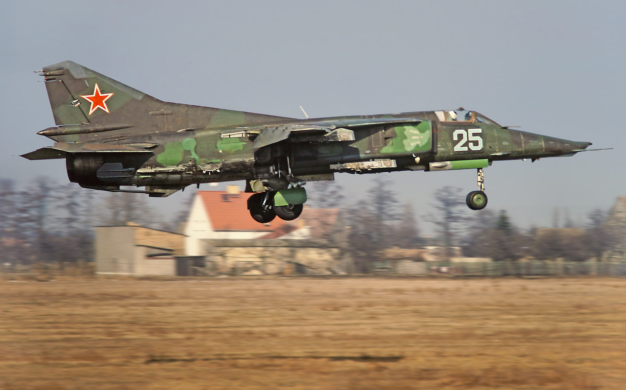 559 APIB Mig-27K 25 Blue_76802643377, Frühling 1993 (3)