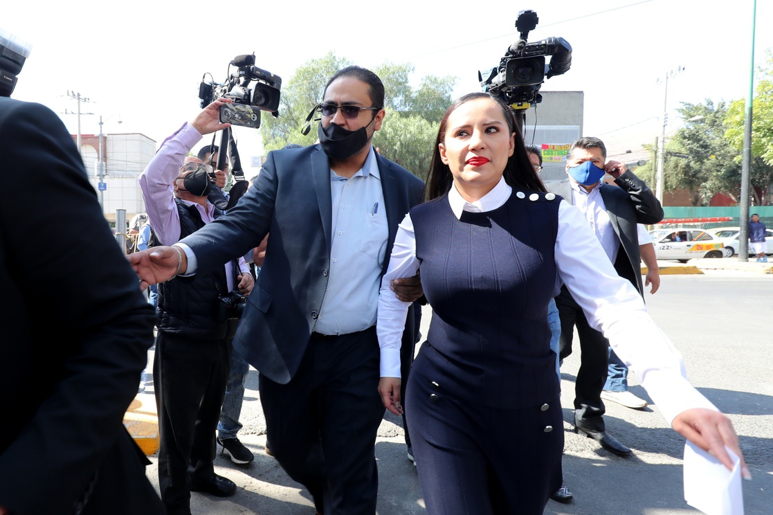 Sandra Cuevas se disculpa con policías pero no acepta su responsabilidad