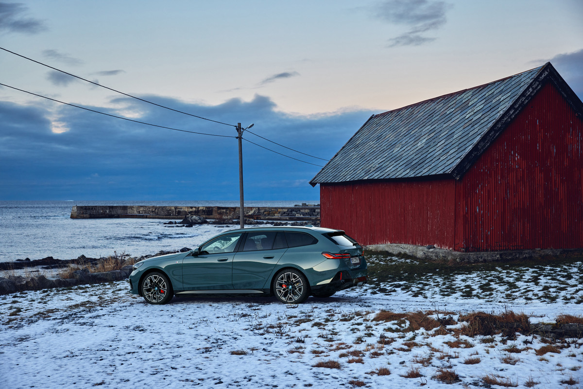 P90537273_highRes_the-new-bmw-i5-edriv