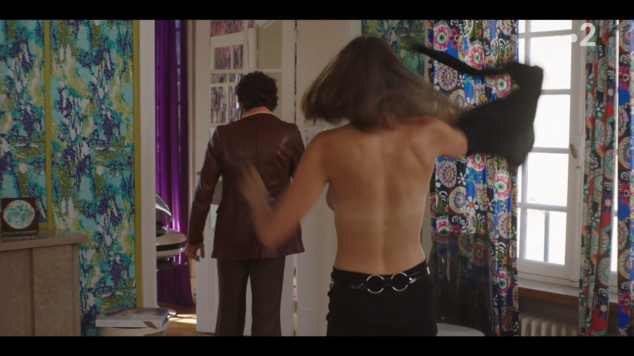2022-05-13_21_10_Fr2_Les-petits-meurtres-d-Agatha-Christie-70-s_3x2_La-chambre-noire.mp4_snapshot_16