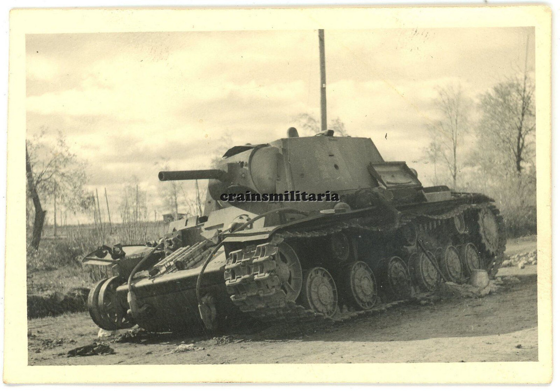 Orig. Foto zerstörte russ. Beute Panzer KW-1 KV-1 Tank in Russland 1941