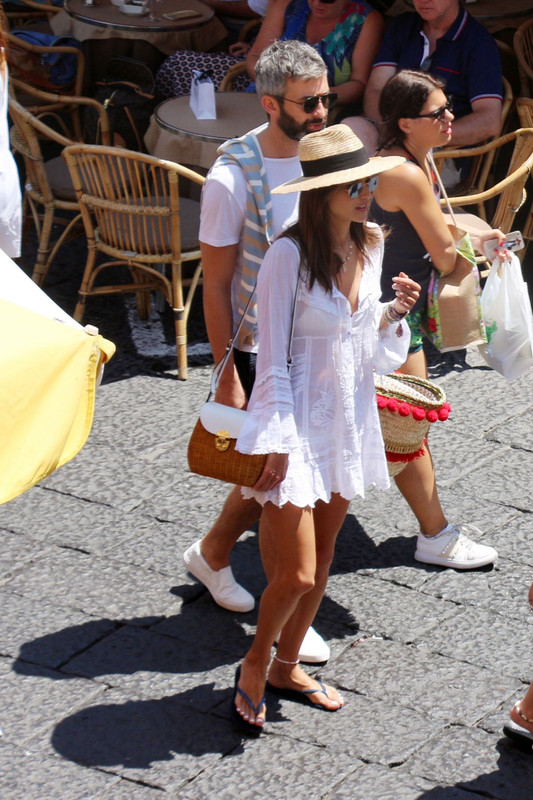 alessandra-mabrosio-out-and-about-in-capri-07-02-2018-7
