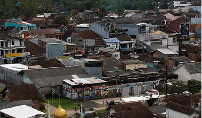 Stasiun Cikajang terletak di Kecamatan Cikajang, Kabupaten Garut, Jawa Barat.