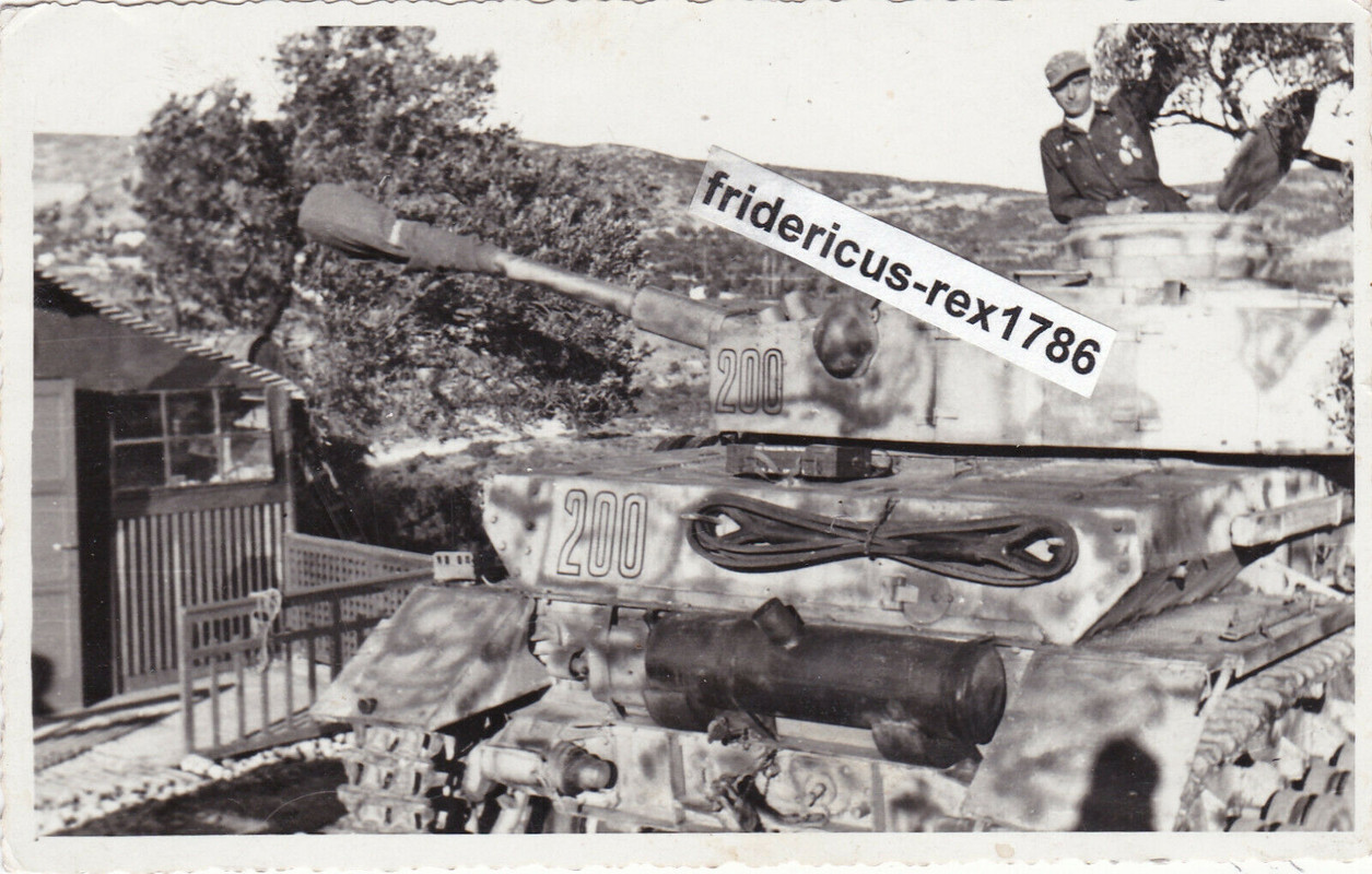 Foto Panzer Tank PzKpfw IV Südfront 1944 Kennung Nr. 200 top Tar