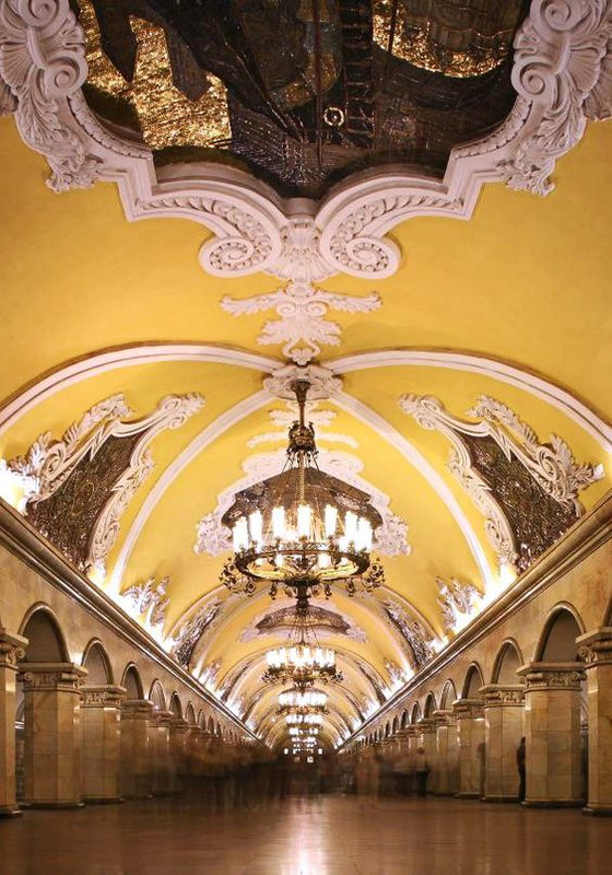 yellowceilingmoscowunderground.jpg