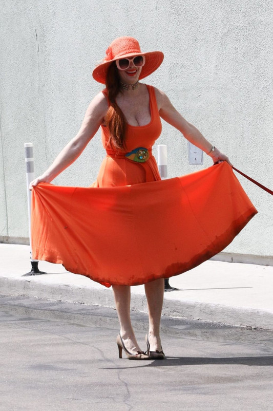 Phoebe-Price-Pantyless-UpskirtSTARS.com (5)