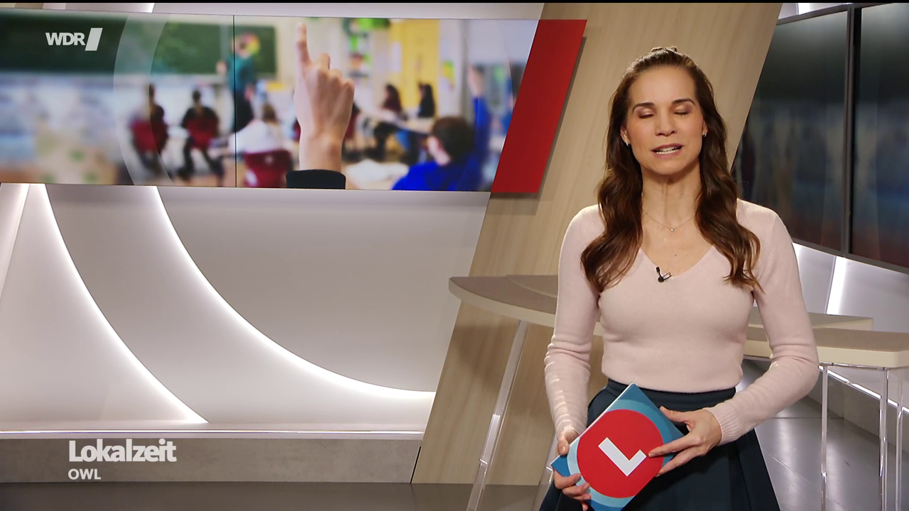 Kristina Sterz WDR Lokalzeit OWL 12 03 2026 112X Caps 82