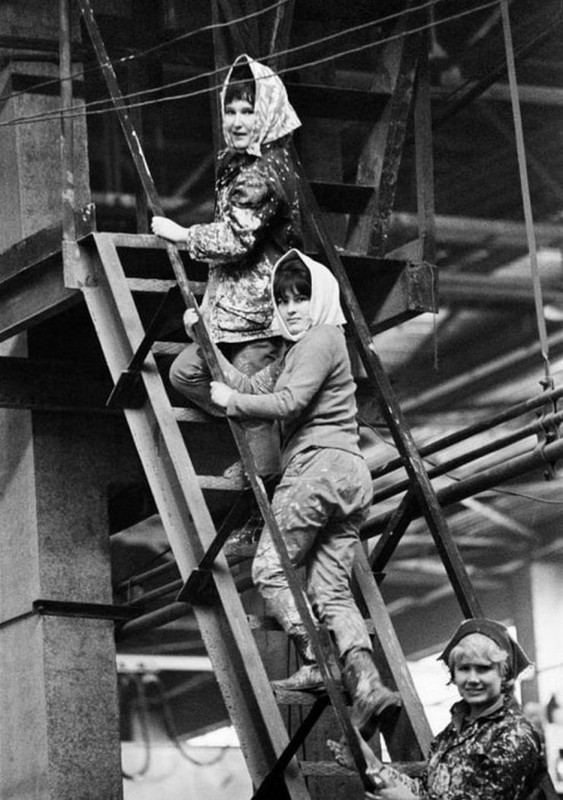 19 атмосферных снимков легендарного фотографа, показывающих жизнь в СССР