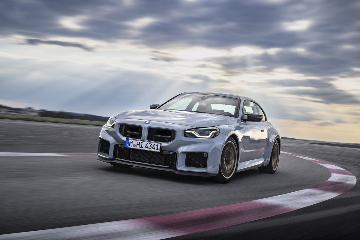 P90600842_highRes_the-new-bmw-m2-cs