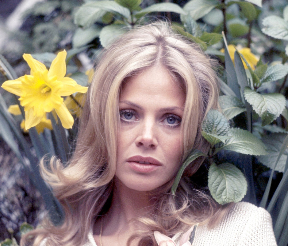 Britt_Ekland_mb83