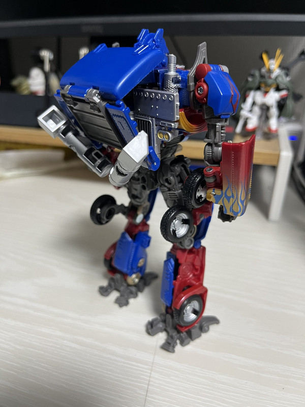 Premium-Finish-PF-SS-05-Optimus-Prime-02