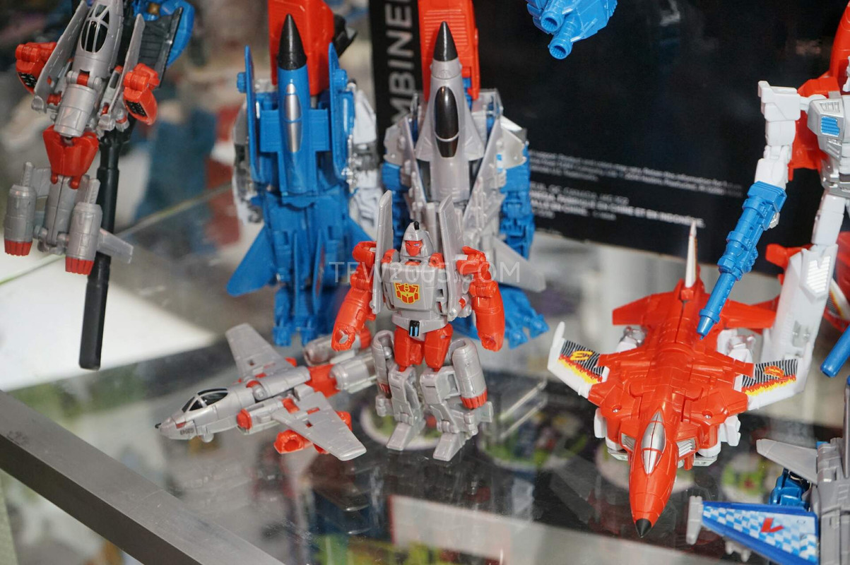 SDCC2015-Hasbro-Case-Transformers-Combiner-Wars-