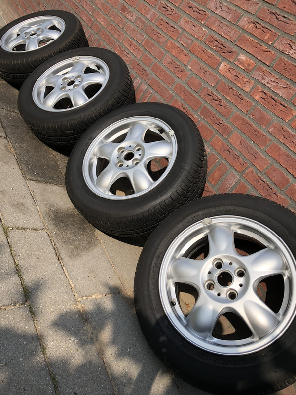 BB342903-21F2-4367-8958-B0FD81B0F2DE