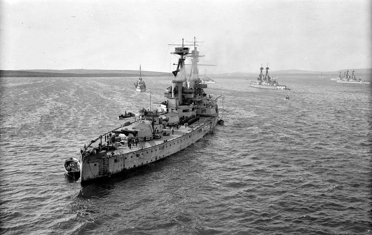 HMS-St-Vincent-en-Scapa-Flow.jpg