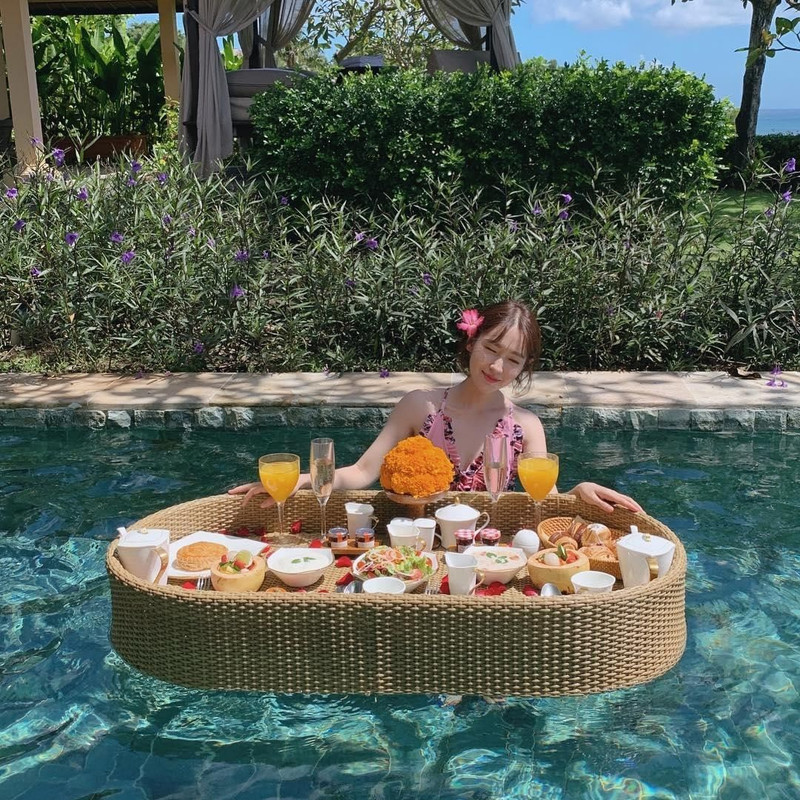Floating Breakfast di Ayana Resort & Spa