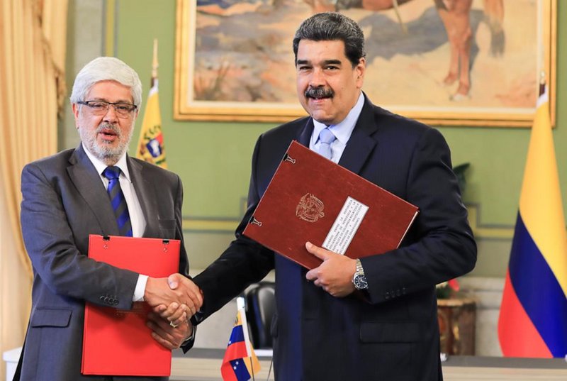 Venezuela y Colombian firman acuerdos binacionales