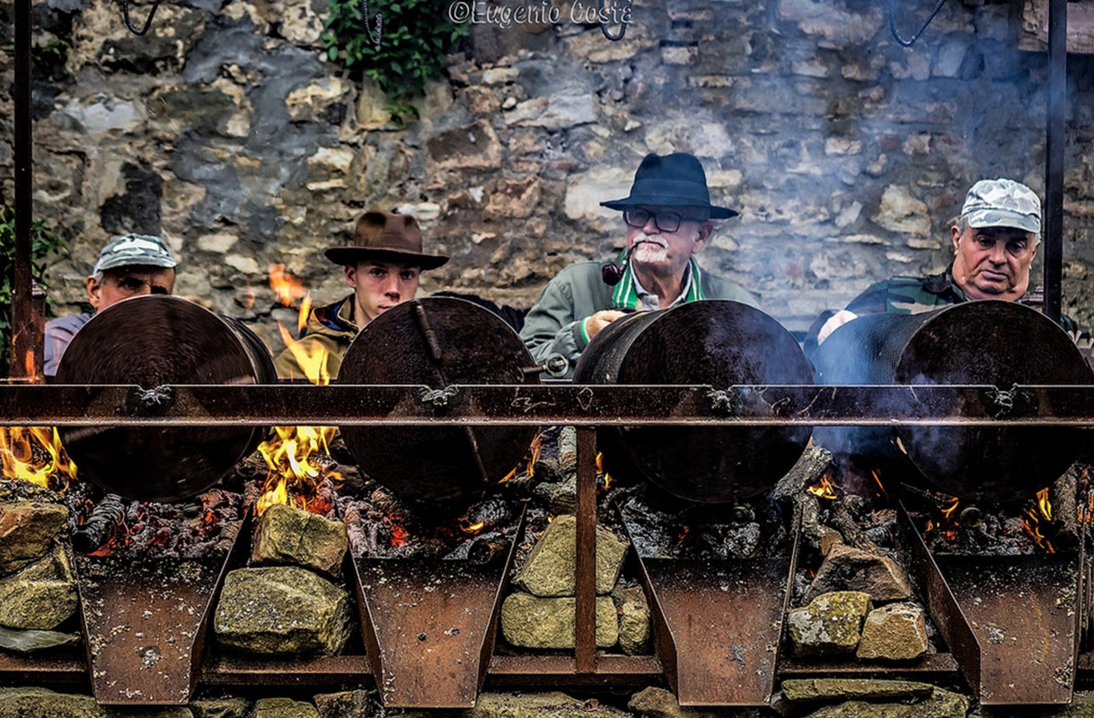 people-roasted-chestnuts-dis1.jpg