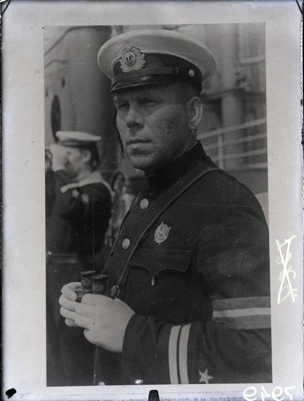 Орденоносец ст. лейтенант И.М. Татаринов