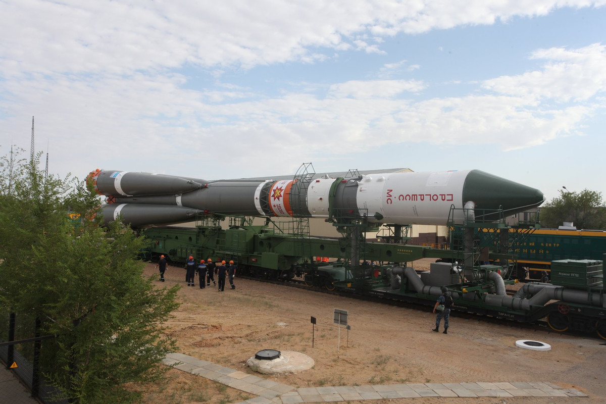 2216321068 — Postimages