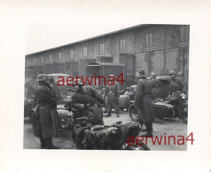 Deutsche Kradschützen der Panzerjäger Abteilung in Lodsch Polen 1939