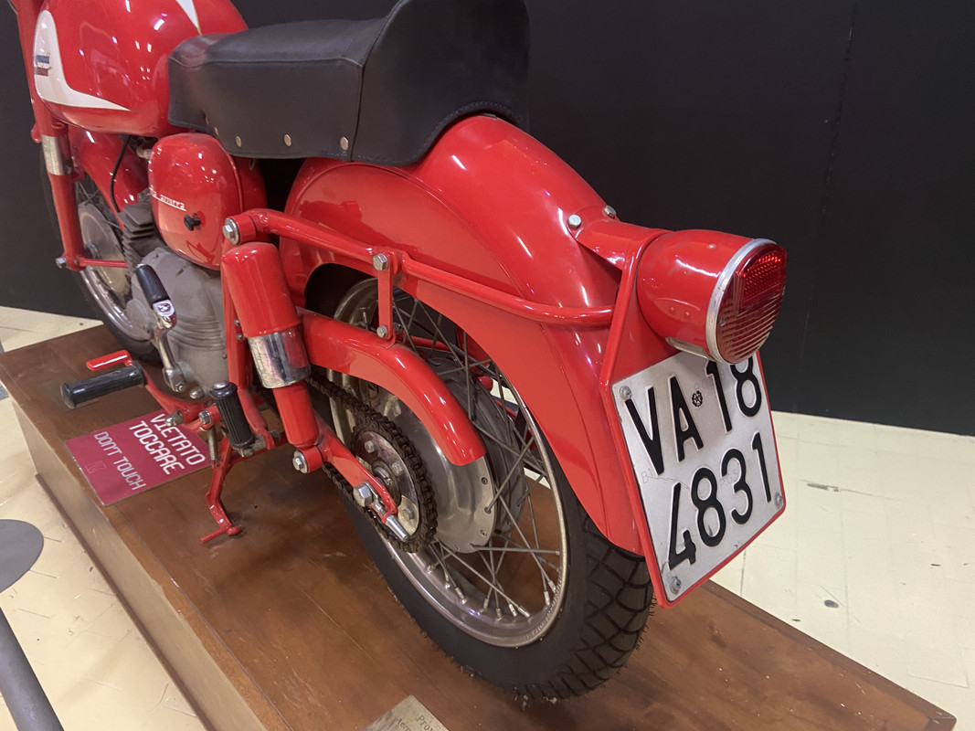 7B569812-305F-4533-957B-42B4C1E5C29C