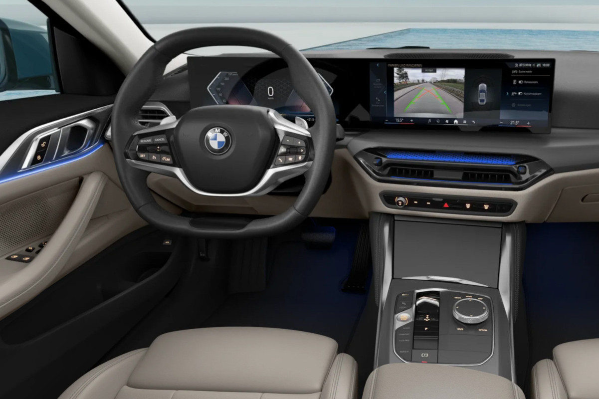 BMW-4er-Facelift-2024-Interieur-2-Speichen-Lenkrad-G22-LCI-Konfi