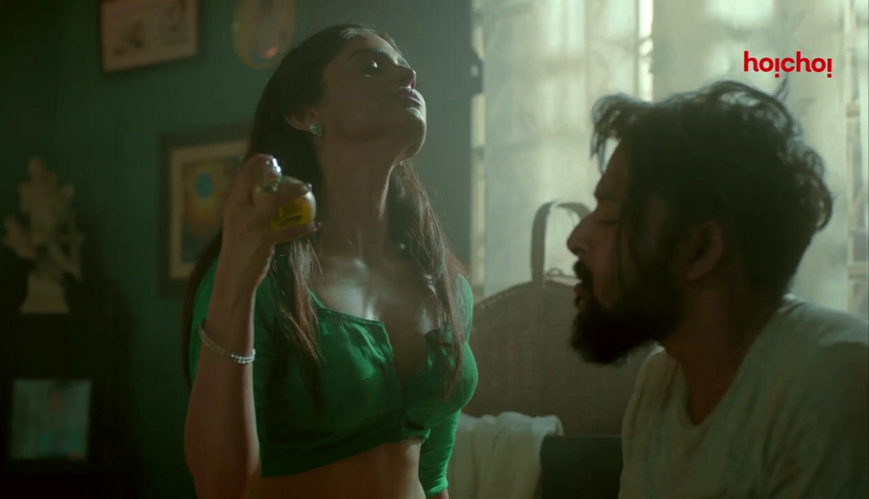 Charitraheen Movie Screenshot