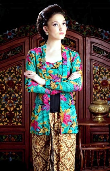 kebaya kutu Baru Motif Bunga Baliya.id