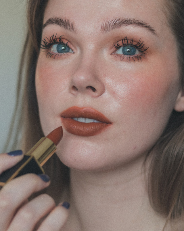 Vieve-Modern-Matte-Lipstick-Power-Suit-9