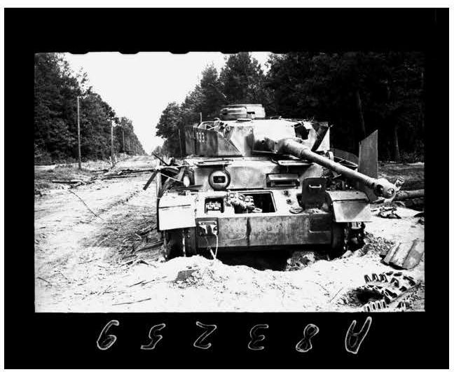 Немецкий танк, подбитый советской артиллерией на