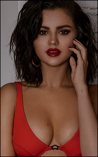 Selena Gomez 004-1496
