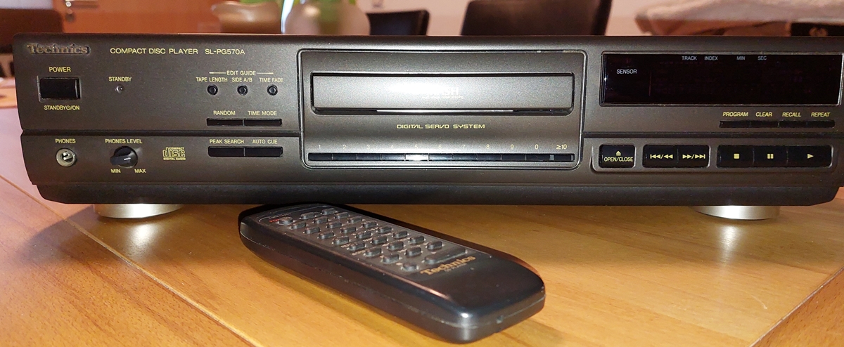 [Bild: Technics-CDPlayer2.jpg]