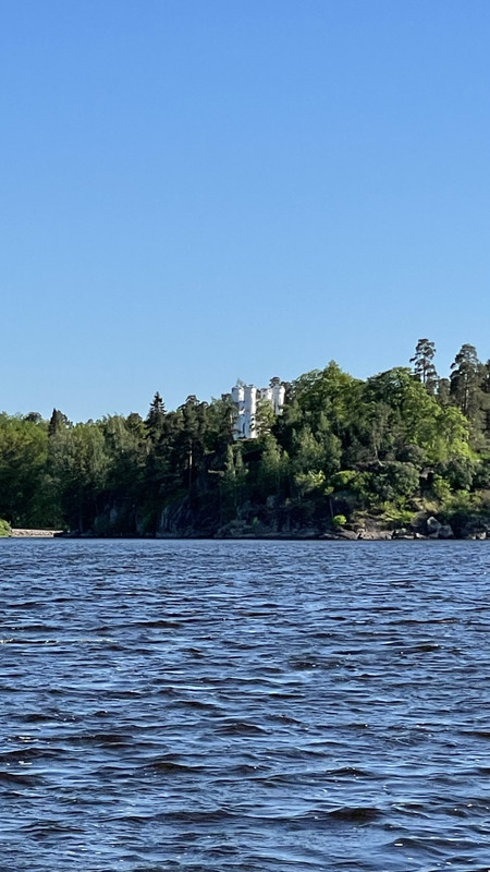 8BD39EE6-5E71-4333-8163-A436E8A6599E