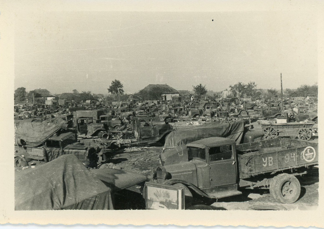 Russland Kämpfe Panzer LKW Camion PKW Auto Schla