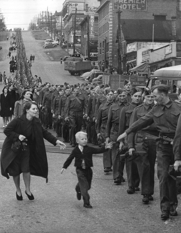 El Regimiento British Columbia, marchando en New Westminster, 1940