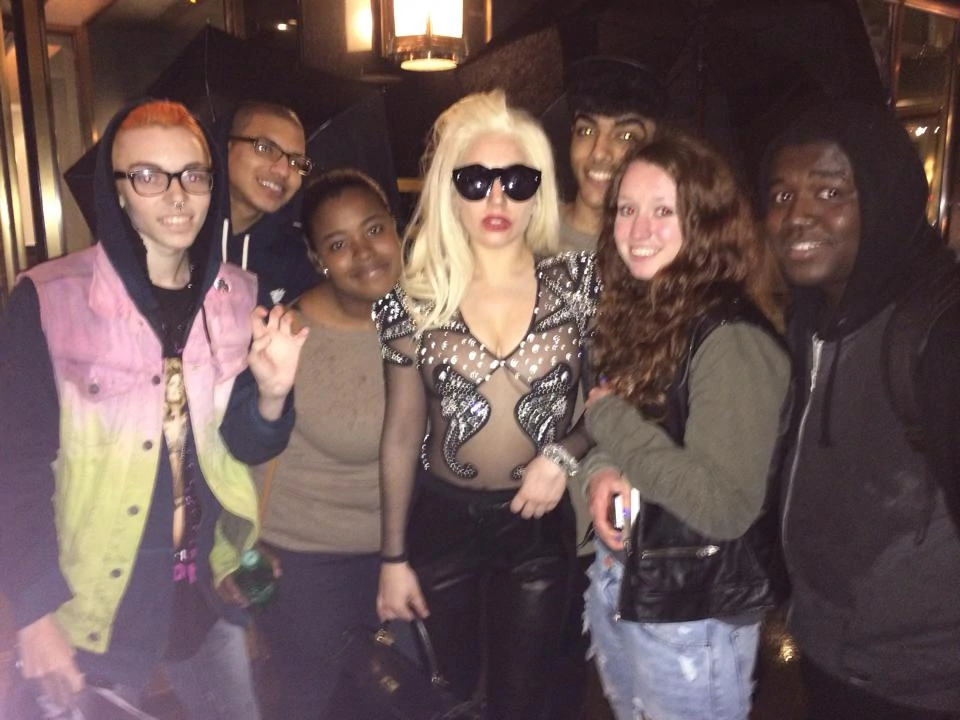 5-23-14-Arriving-at-her-apartment-in-NYC