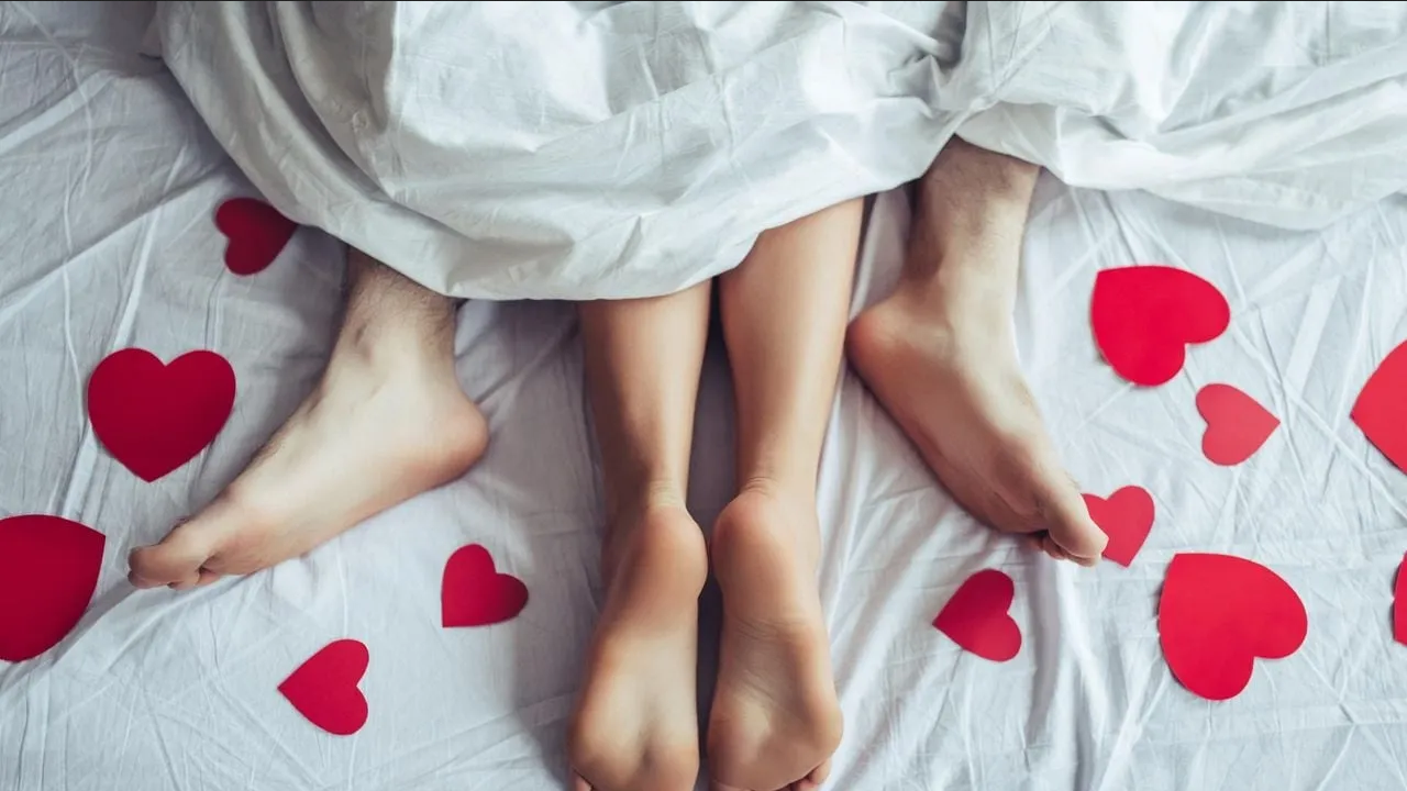 Relaciones sexuales: Posiciones placenteras para usar el potro del amor