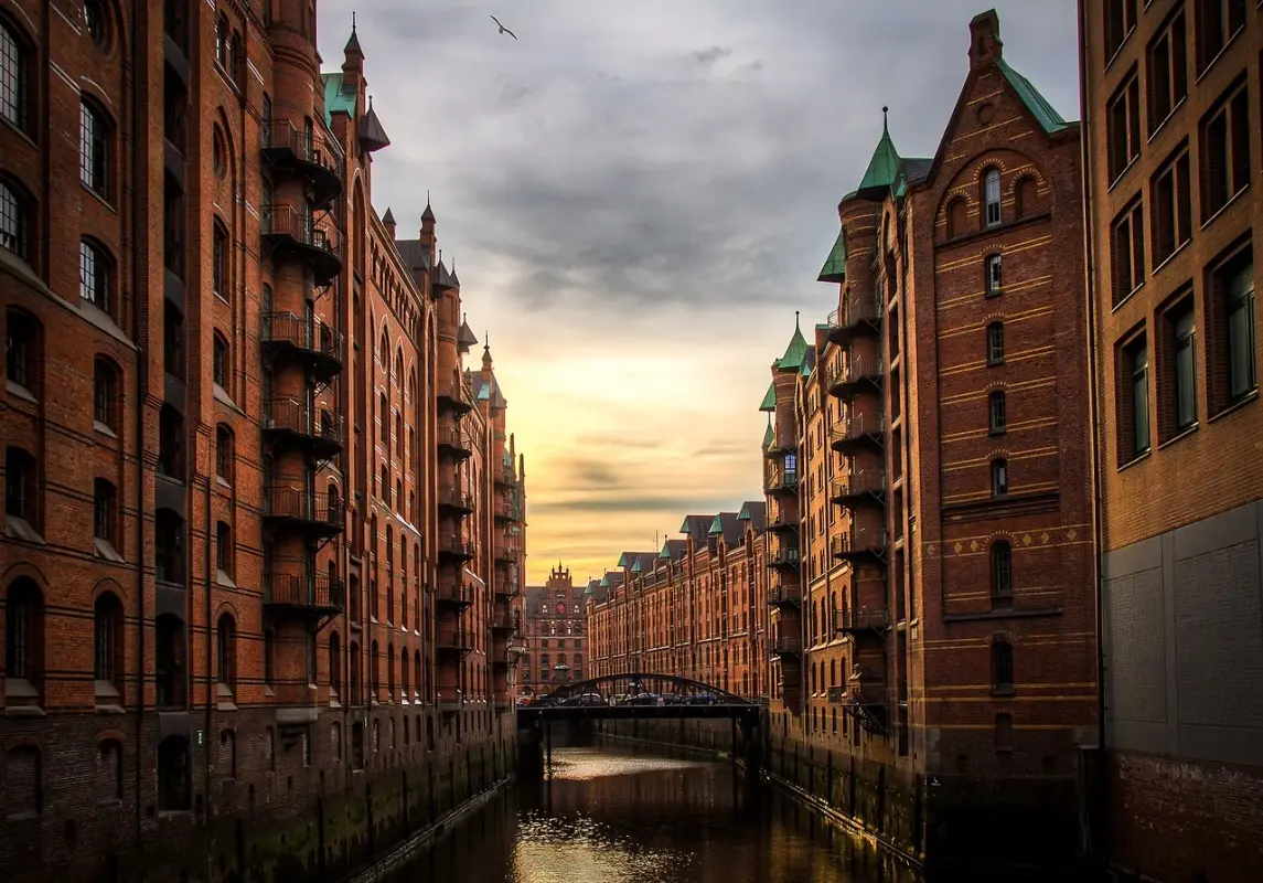 brown-hamburg-river-690374-1280.webp