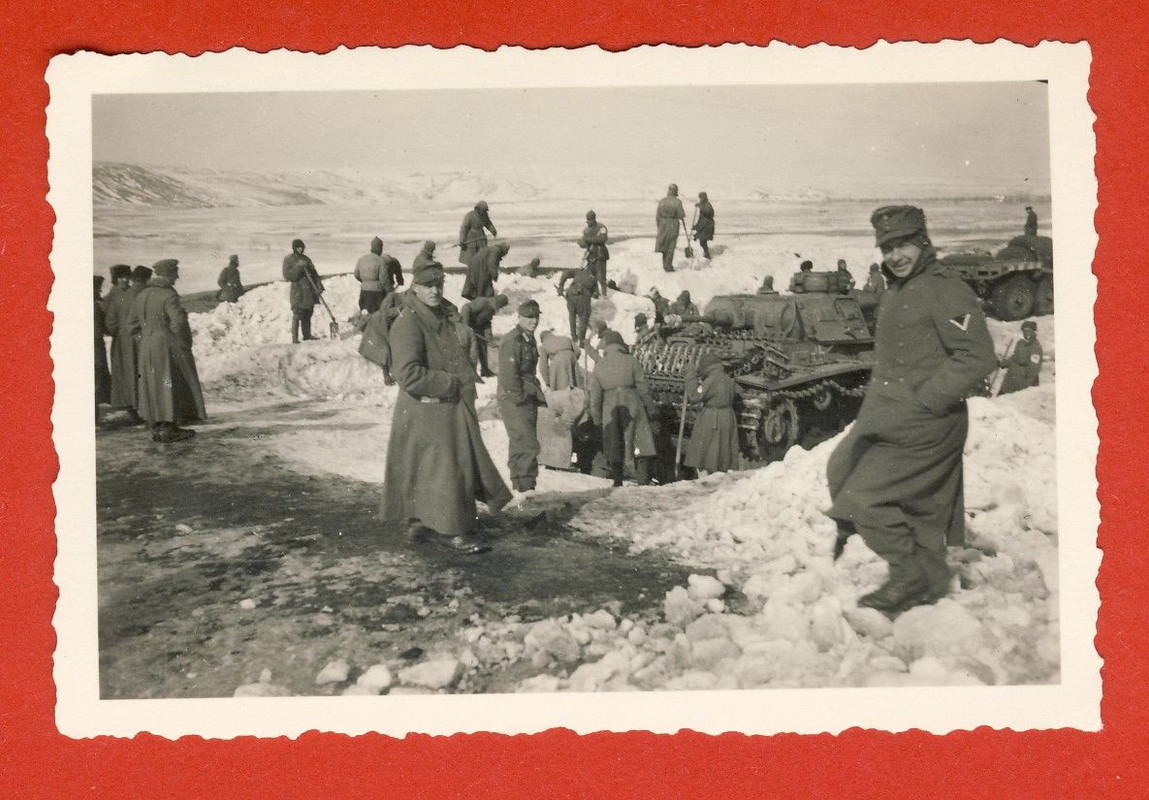 Fotos Panzer in Rußland Kolonne Hänger LKW Schnee Wüste2