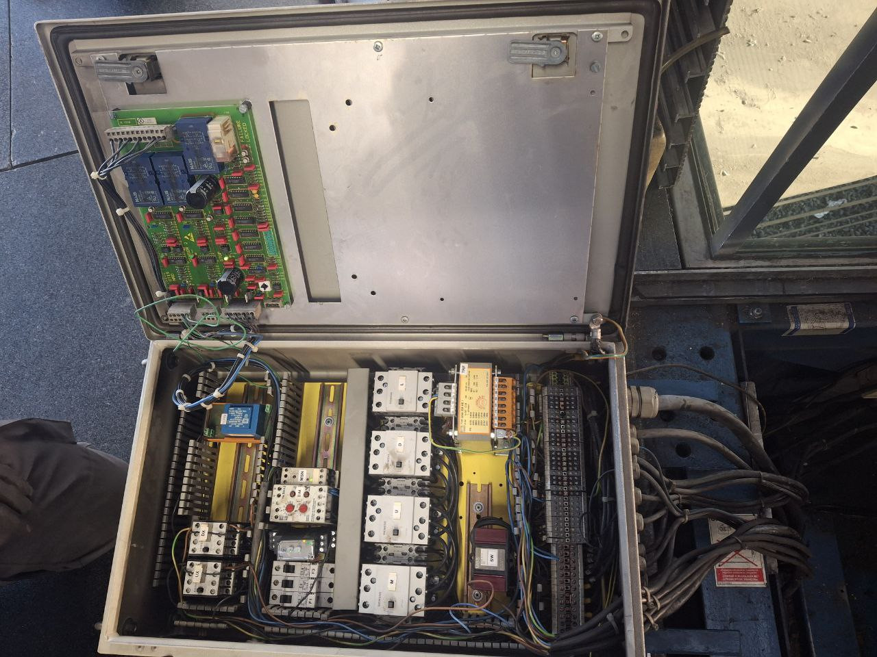 photo 5900237814694529103 y