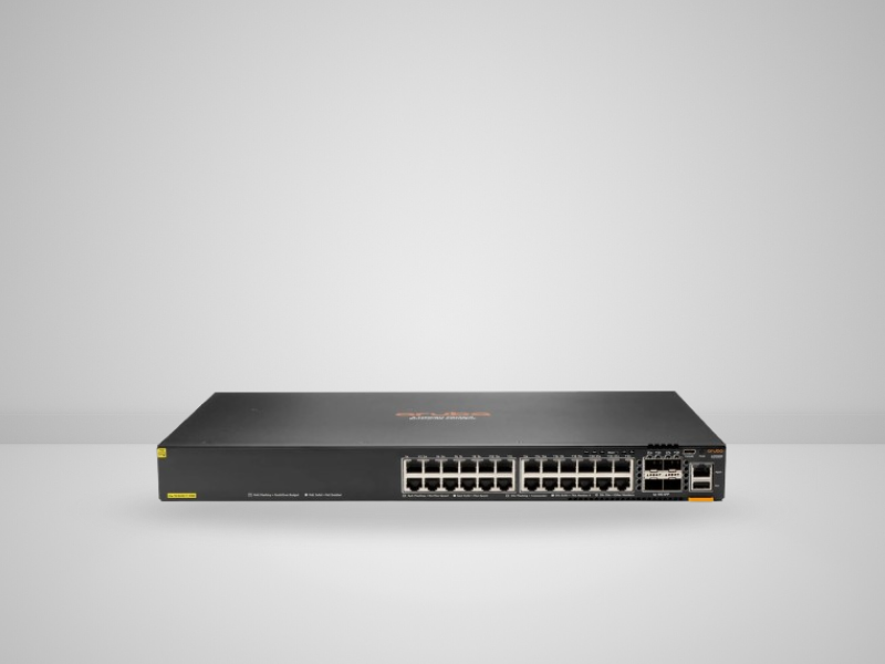 Vista frontal do Switch HPE Aruba CX 6200F 24G Classe 4 PoE+ (JL725A), mostrando as 24 portas Gigabit PoE+ e os slots SFP+.