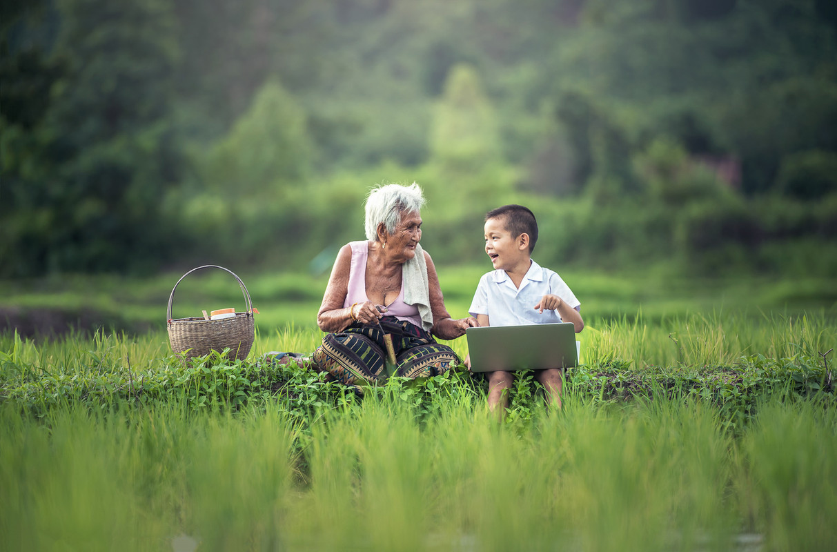 peoplegrannyandgrandsonlaptopfield.jpg