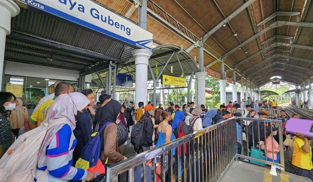 Hari Libur Sekolah Usai, 40 Ribu Penumpang Naik Kereta Surabaya Hari Libur Sekolah Usai, 40 Ribu Penumpang Naik Kereta Surabaya