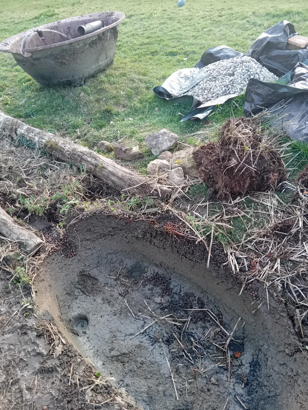 extraction de la baignoire : délicatement au pied de biche dans l'argile