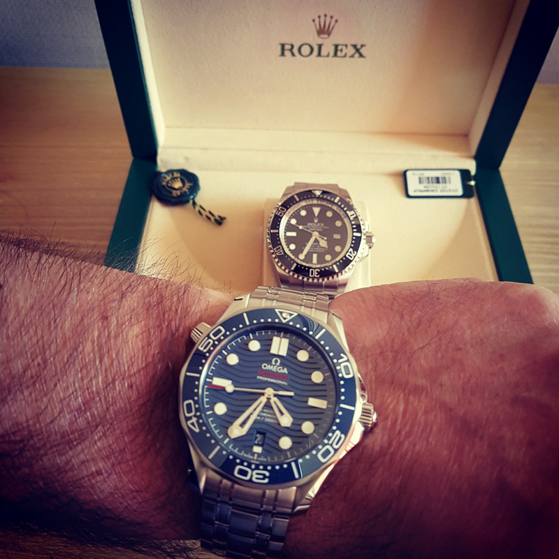 Ω Seamaster Professional Diver 300M Co-Axial Master Chronometer 42mm Cal. 8800 Blue (1)