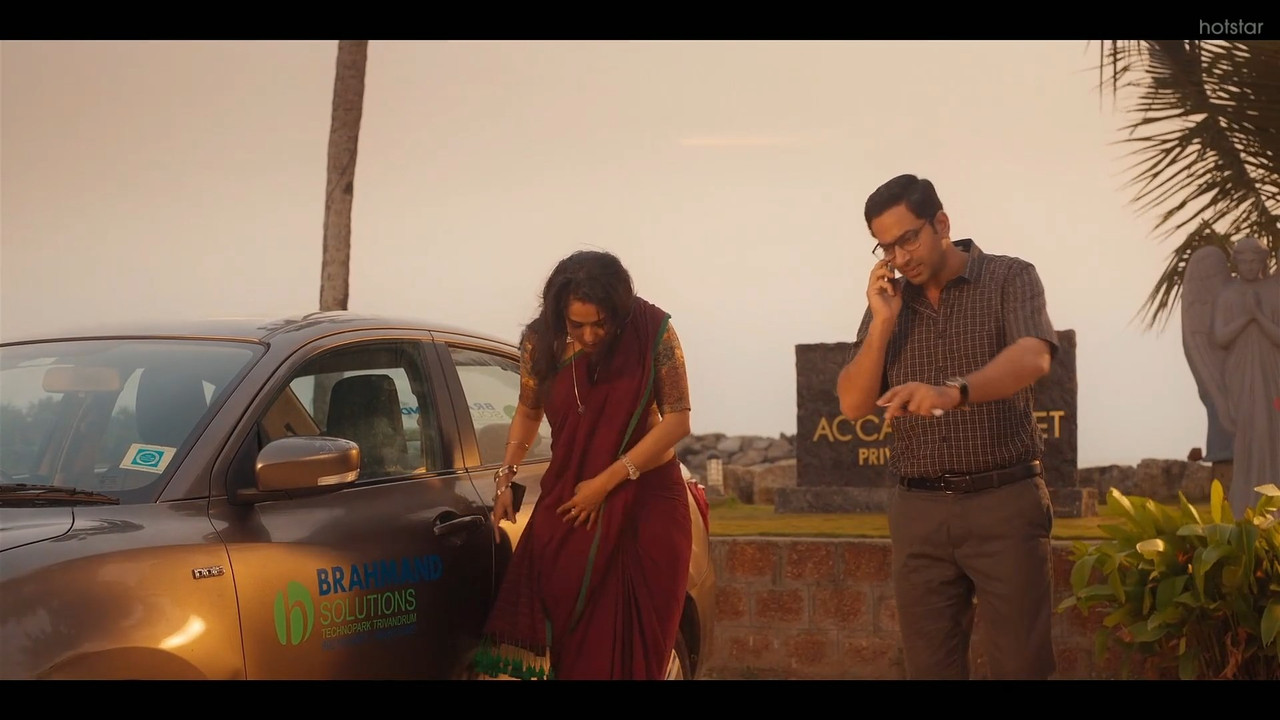 Hannah Reji Koshy  Hot navel show from Theerpu.mkv_snapshot_00.13.352