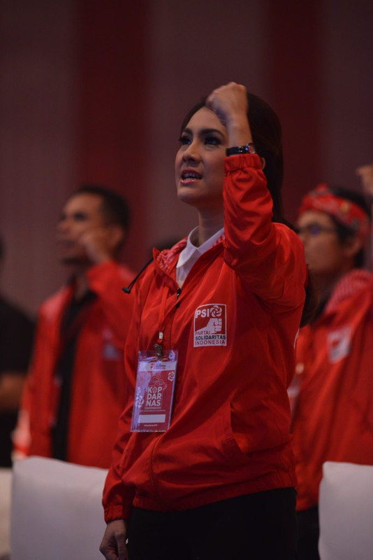 Isyana Bagoes Oka bergabung di Partai Solidaritas Indonesia (PSI).