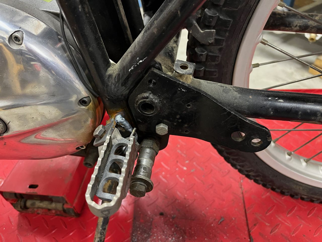 B40 left footpeg and brake pivot