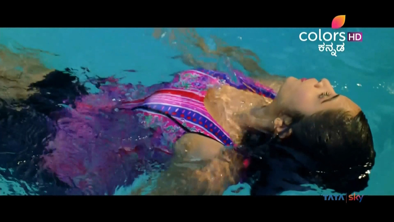 [Image: Ramyakrishna-Swimsuit-Scene-mp4-20211020-125711-631.jpg]