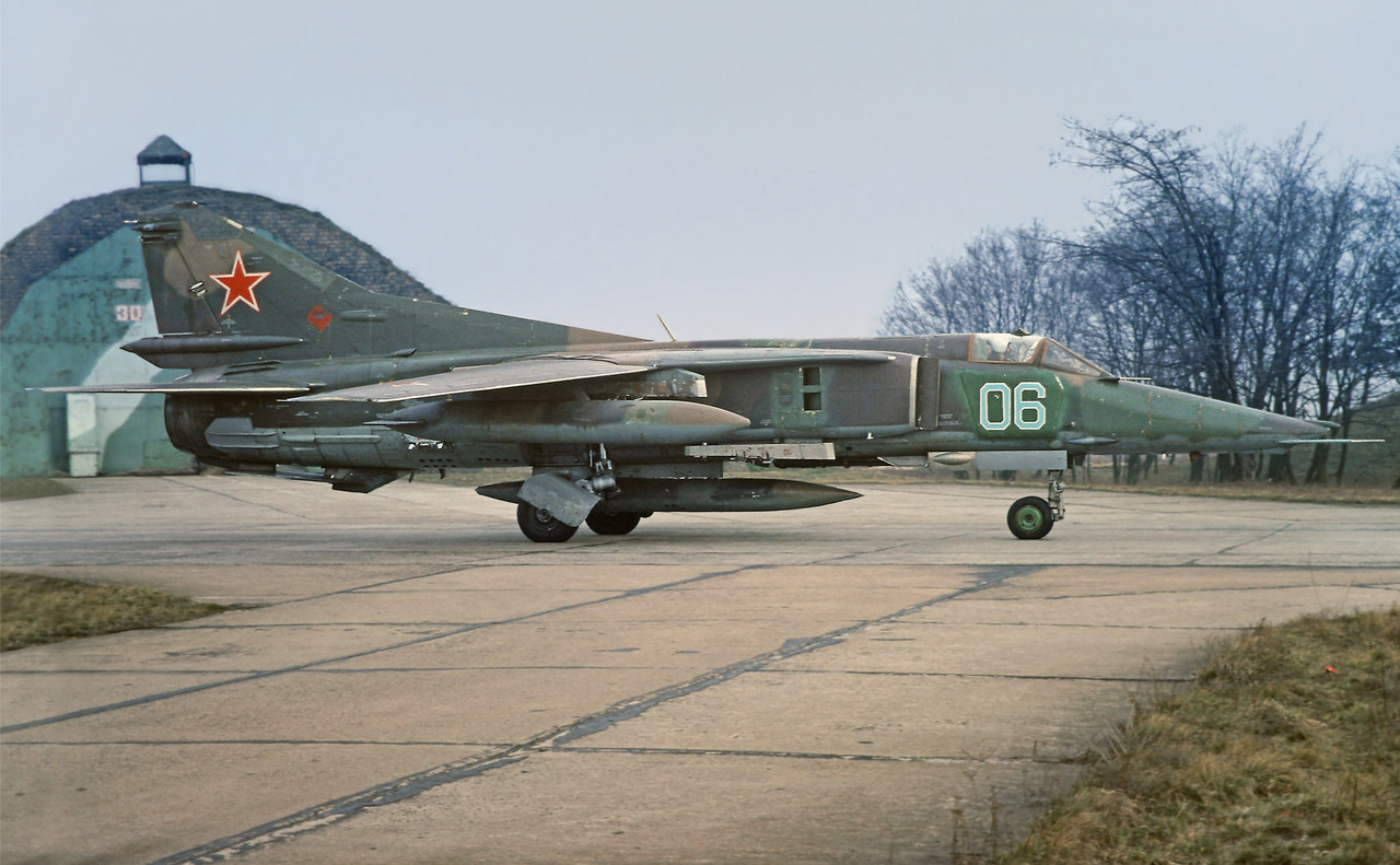 559 APIB Mig-27K 06 Blue_76802622133_3 (2)